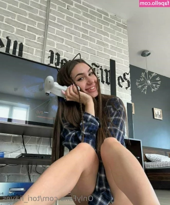 Tori_Hayes [ tori-hayes ] - He came on my face a little