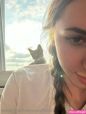 Tori_Hayes [ tori-hayes ] - Im peering at you pathetic excuse so tiny a speck nobody will miss 