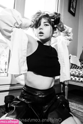 sandra_tiny [ sandra-tiny ] - I’m so horny! I need my big nipples sucked on right now 😋