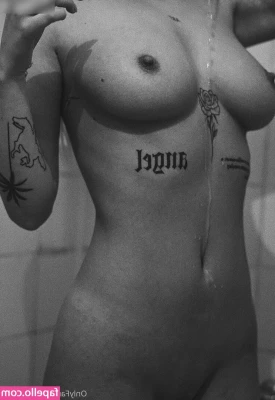 Lenkajzv - My pussy looks good at this angle