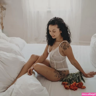Lea denko [ lea-denko ] - I just woke up but…. Get under the desk please 😇