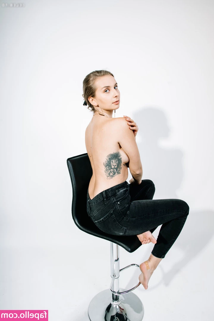 Lea denko [ lea-denko ] - think i m smoking hot  send a   here   minaash