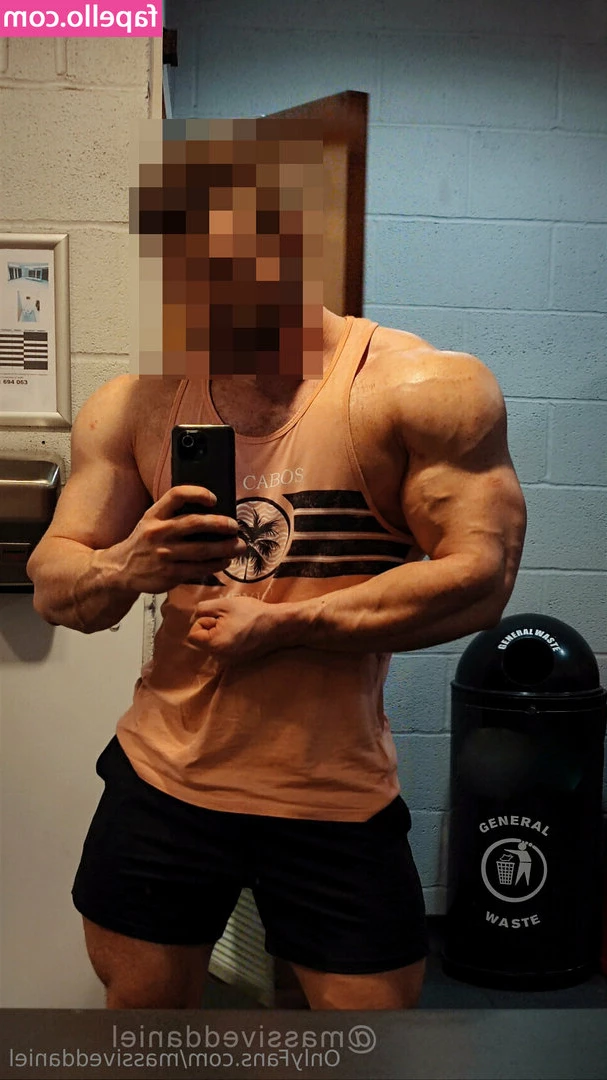 massiveddaniel - Hola papi cómo amanecen hoy 🤭🤭🤭