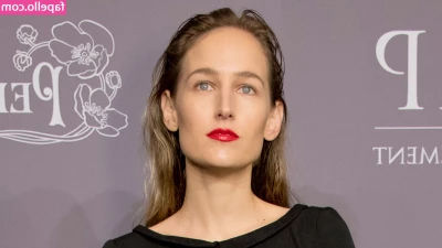 Leelee Sobieski [ leelee-sobieski ] - Hi