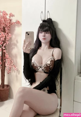 Akari_Cos [ akari-cos ] - be honest  how long did you stare at this photo before scrolling
