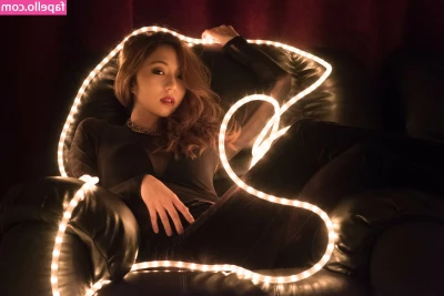Sara Choi [ sara-choi ] - blurry but horny FEET posting, a lil booty, and showing off my fav