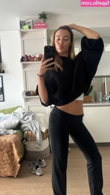Olivia Ponton [ olivia-ponton ] - Would you fuck me right here? 🤤 cause my brother did right here
