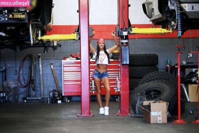 Charlie Riina [ charlie-riina ] - Do you want to spank me
