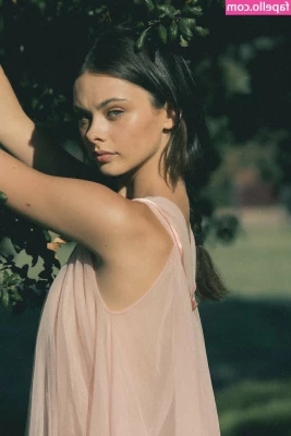 Meika Woollard [ meika-woollard ] - Got my nails done again today! 💅 I know you guys really like it