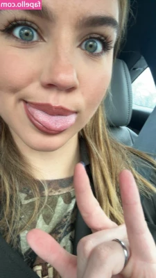 Emma Brooks [ emma-brooks ] - I want to tell you exactly what I think of your cock 😍Send me a