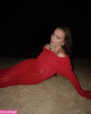 Emma Brooks [ emma-brooks ] - I love getting my feet worshipped