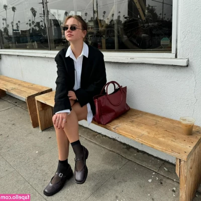 Emma Brooks [ emma-brooks ] - if youre waiting on a reply from me, ill message you back today <3
