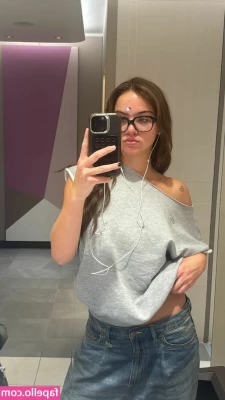 Emma Brooks [ emma-brooks ] - Do you have any ideas tonight 😏