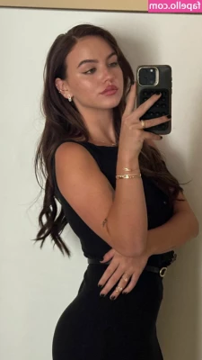 Emma Brooks [ emma-brooks ] - Ooh! Cum get some of me!! Mmm!! 😈😋