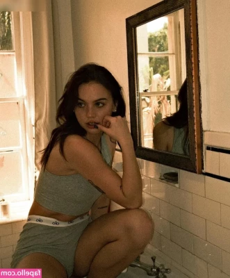 Emma Brooks [ emma-brooks ] - ill be back shortly