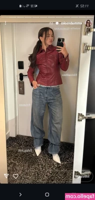 Emma Brooks [ emma-brooks ] - Squeezing into these leggings