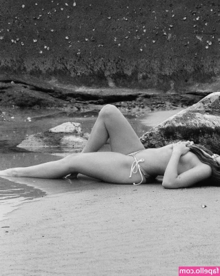 Emma Brooks [ emma-brooks ] - I have got a ton of DM s asking if I m going to do another fan