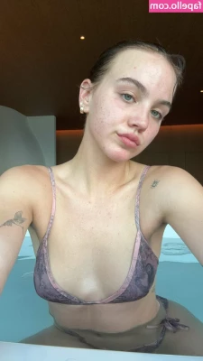 Emma Brooks [ emma-brooks ] - Hi i m your girl  vivian_tull  I m lonely today    I need your cock  