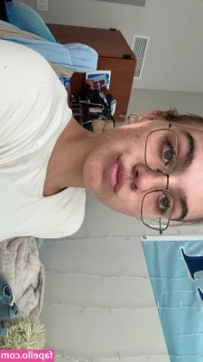 Emma Brooks [ emma-brooks ] - going live in the next 10 minutes see u there daddy