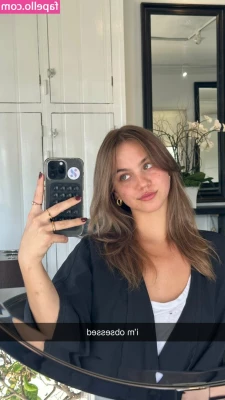 Emma Brooks [ emma-brooks ] - Your Uber pulls up and I’m in it. What’s your move? 👀  