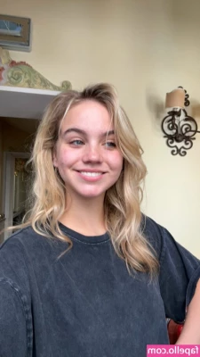 Emma Brooks [ emma-brooks ] - New sweater 👀