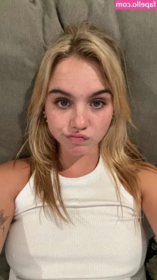 Emma Brooks [ emma-brooks ] - I just know you don't get tired of this view 😝