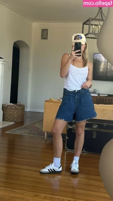 Emma Brooks [ emma-brooks ] - I m waiting for u over here