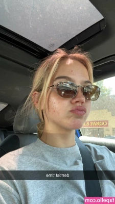Emma Brooks [ emma-brooks ] - Hello  do you want to talk to me   Follow me  pathyarcha91 FREE
