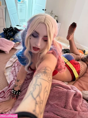 Harley Quinn Cosplay [ harley-quinn-cosplay ] - Dare me to pull them to the side?!