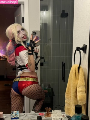Harley Quinn Cosplay [ harley-quinn-cosplay ] - I m going to warm up your night   before bed