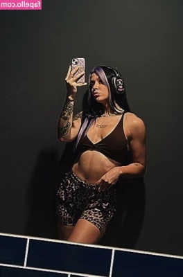 Cora Jade [ cora-jade ] - Wonder if there will be a nip slip some time today