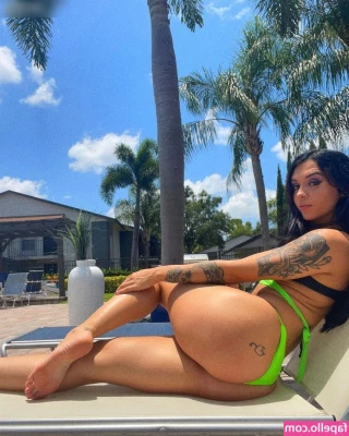 Cora Jade [ cora-jade ] - Who wants to lick it up