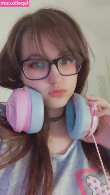 niniitard - I'm waiting for someone to come home...... Don't hesitate to be