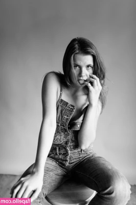 Oliwia Pawelczak [ oliwia-pawelczak ] - Twerking naked for you baby