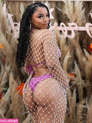  [ chloe-bailey-3 ] - retelve  Go follow her    your italian girl loves have fun  Dm for