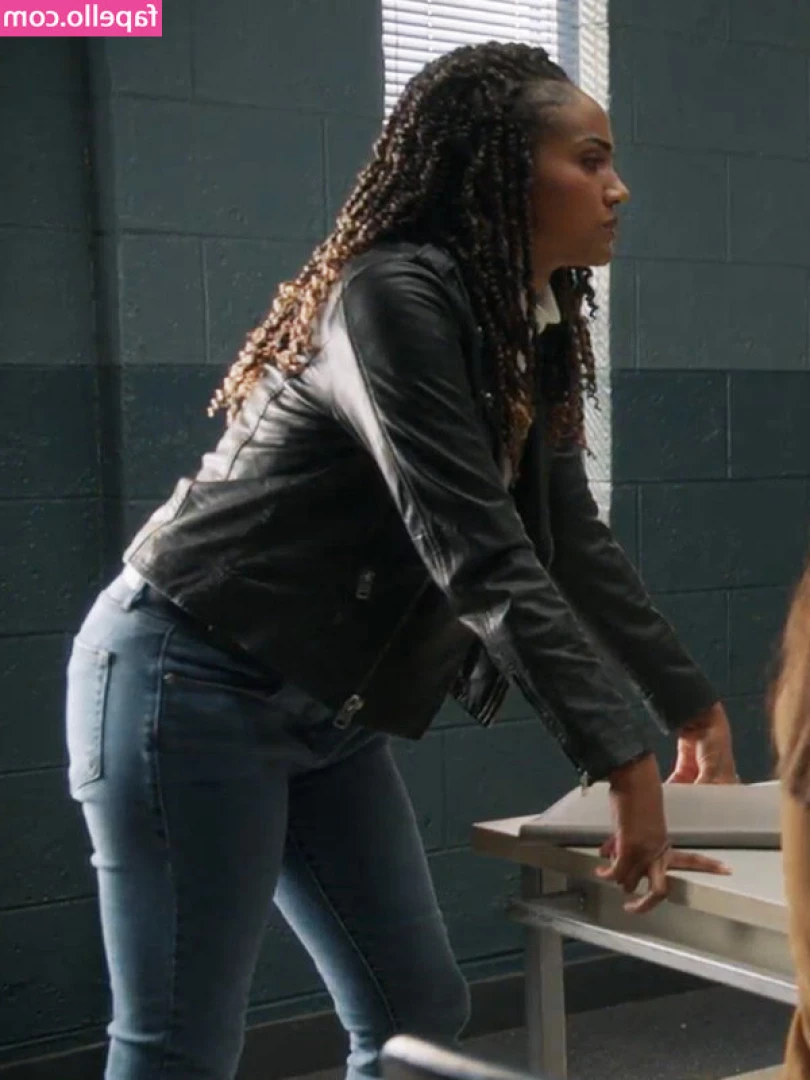 Mekia Cox [ mekia-cox ] - What if we were arguing and I just shoved your   in my mouth