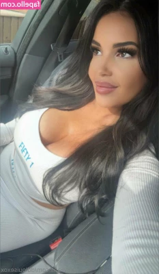 ddlouisexox [ ddlouisexox-2 ] - Just practicing my  laying down on the job  skills  Who knew work