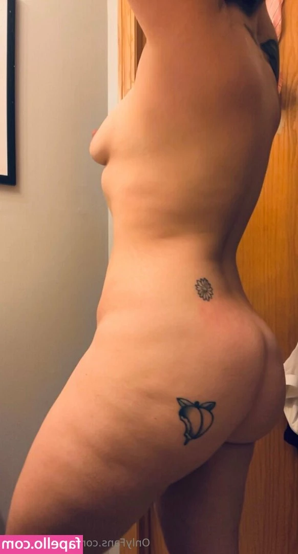 u405523769 - Can I gag on your cock? 😋