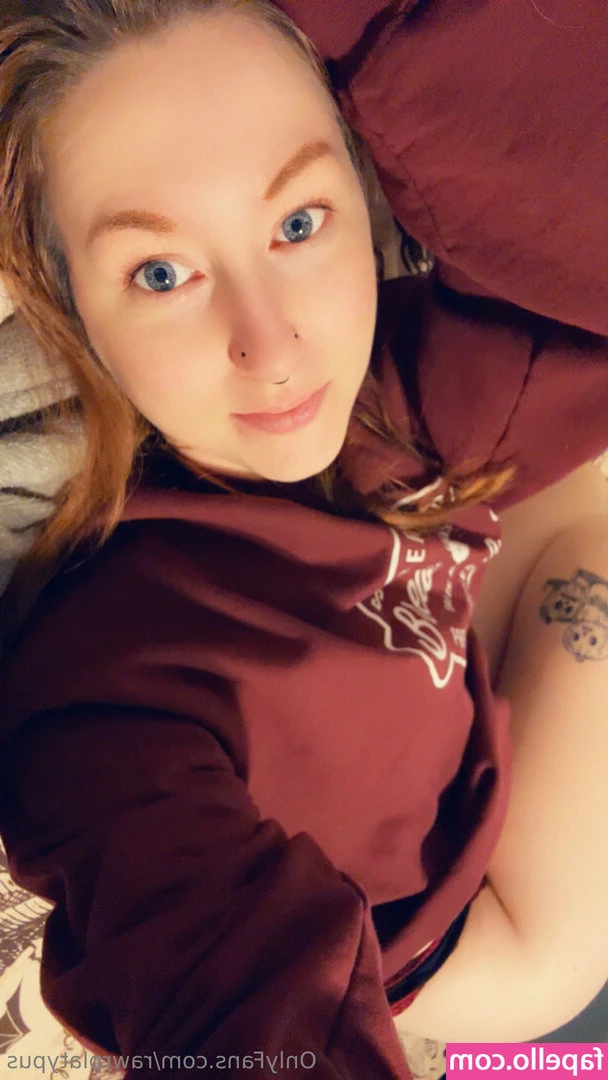  [ rawrplatypus ] - Getting home all sweaty from a summers walk 🥹🥵
