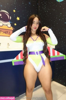 Valery Altamar [ valery-altamar ] - I forgot how cute i look in a sports bra!