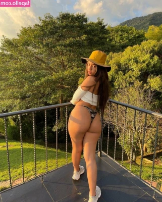 Valery Altamar [ valery-altamar ] - Hey you there. Like my shit and get me to 1k likes. 🤤