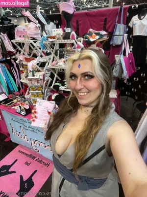 loony_leah_ [ loony-leah ] - Just a tease