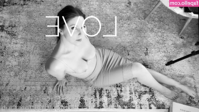 Extreme_Violette [ extreme-violette ] - new doggy ptv video  dm me for it x