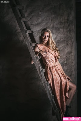 Annesophie Linn [ annesophie-linn ] - Hey babes   anyone awake