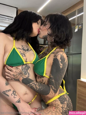 vennusativaa [ vennusativaa-2 ] - Surprised hubby when he emerged from the shower to find me wearing my