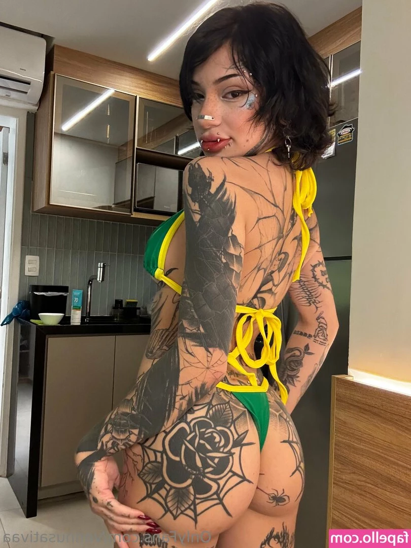 vennusativaa [ vennusativaa-2 ] - I love how my piercings look through tight shirts