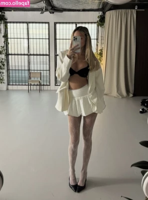 Annelisewestt - Feeling like your delicate little peach  ready to serve and please