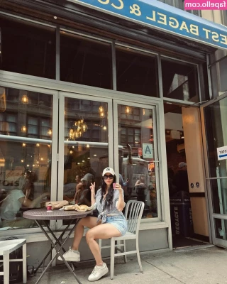 Jimena Sanchez [ jimena-sanchez ] - Fag worships masters feet