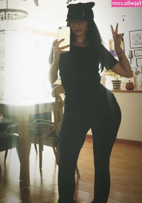 Jimena Sanchez [ jimena-sanchez ] - Denme una esperita que ando almorzando por favor part 1