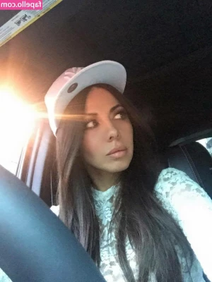 Jimena Sanchez [ jimena-sanchez ] - Boy it s   hot  Even this half sleeve is not helping